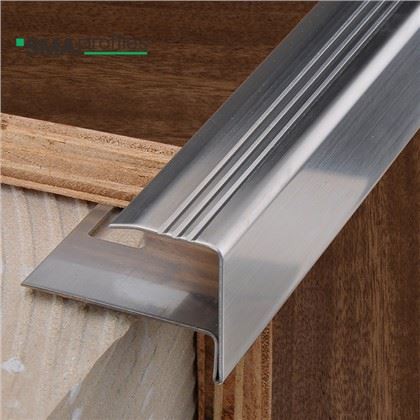Viền cạnh gạch mũi cầu thang không gỉ